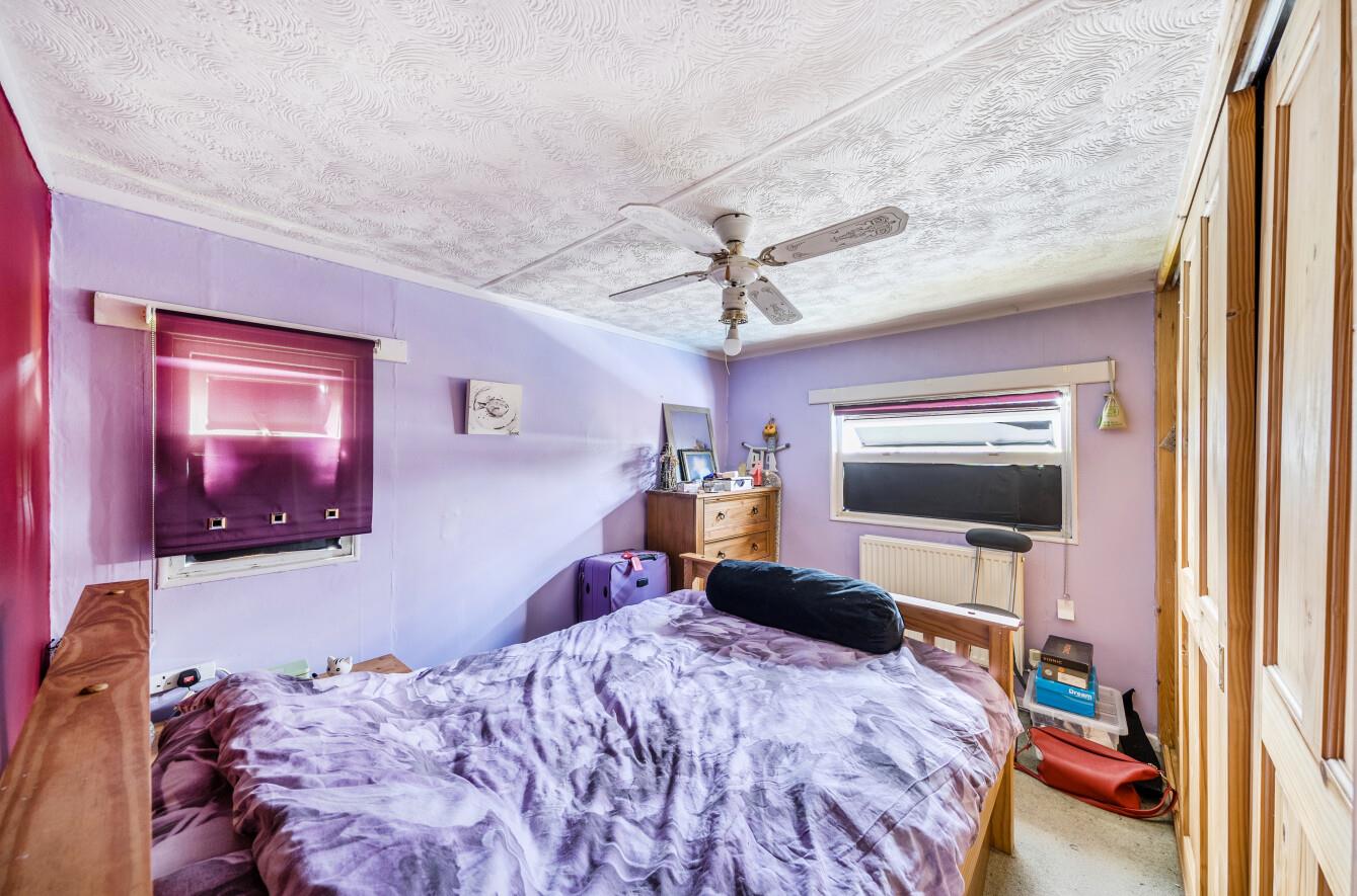 Oakland Park, Fforestfach, Swansea, SA5 4BX